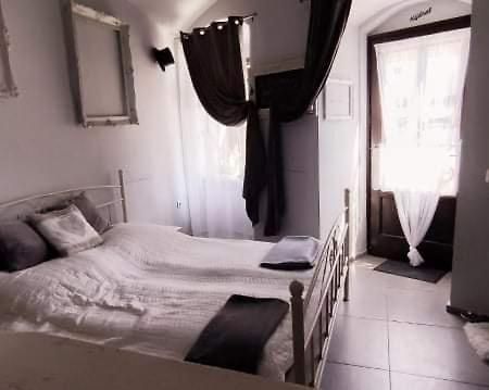 Godot Apartman Мисколк Екстериор снимка