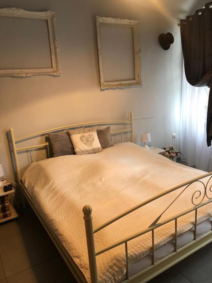 Godot Apartman Мисколк Екстериор снимка